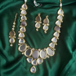 Kundan long set haar for bridal with single grey stone ads with earrings and maang teeka