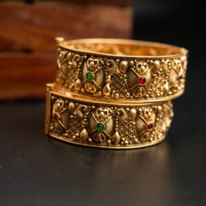 Hand antique bangle